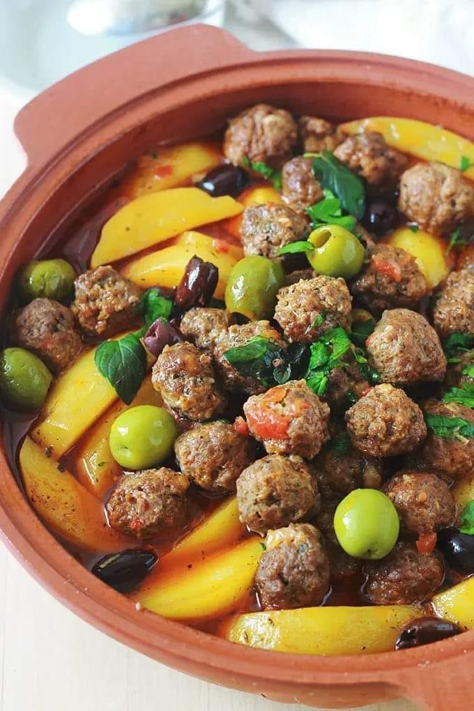 TAGINE Z KLOPSIKAMI, ZIEMNIAKAMI I OLIWKAMI