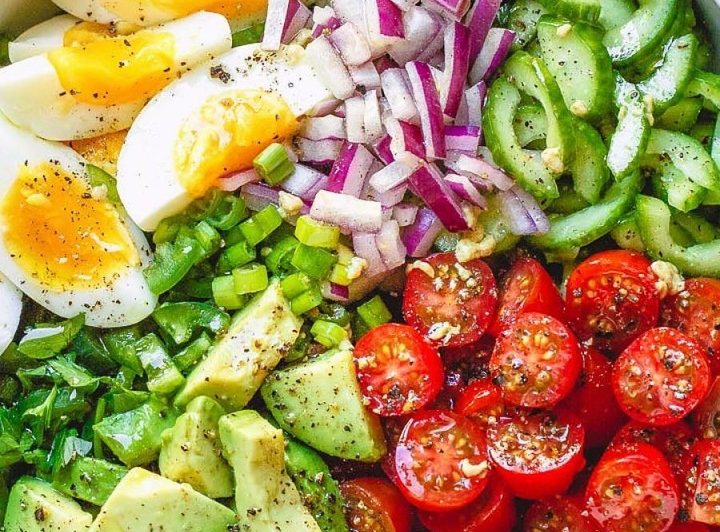 Esta Deliciosa Ensalada Drena el Estómago y Limpia el Cuerpo (Receta)