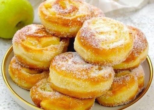 Rollitos de manzana con azúcar y canela como de panadería